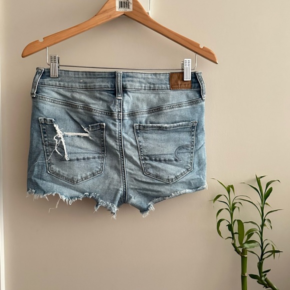 AE Light Wash Distressed High Rise Shortie Eyelet Pockets Denim Shorts - Picture 4 of 9